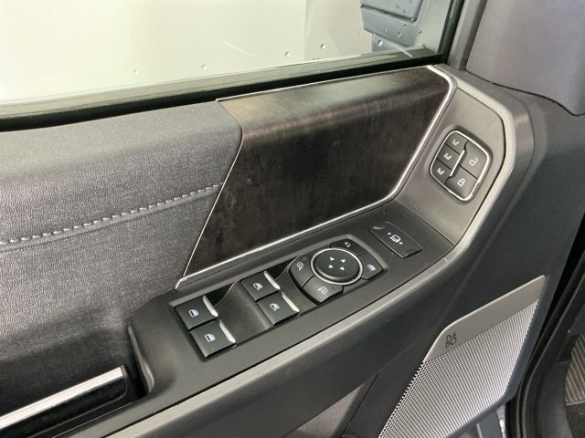 Used 2023 Ford F350 Lariat w/ Lariat Ultimate Package AWD/4WD image 8