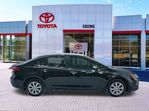 Used 2025 Toyota Corolla LE image 2