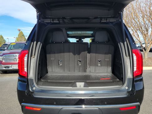 Used 2022 GMC Yukon SLT w/ SLT Premium Package image 15