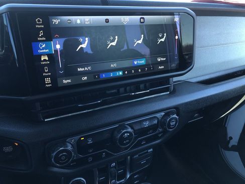 Used 2024 Jeep Gladiator Sport image 21