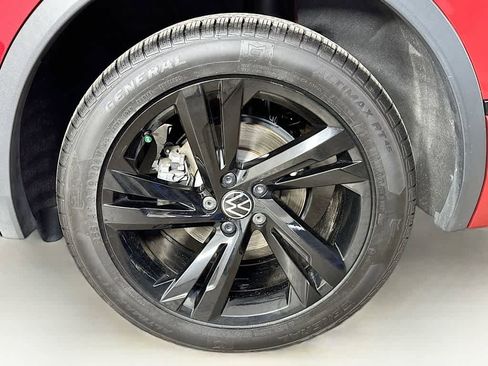 Used 2024 Volkswagen Tiguan SE R-Line image 8