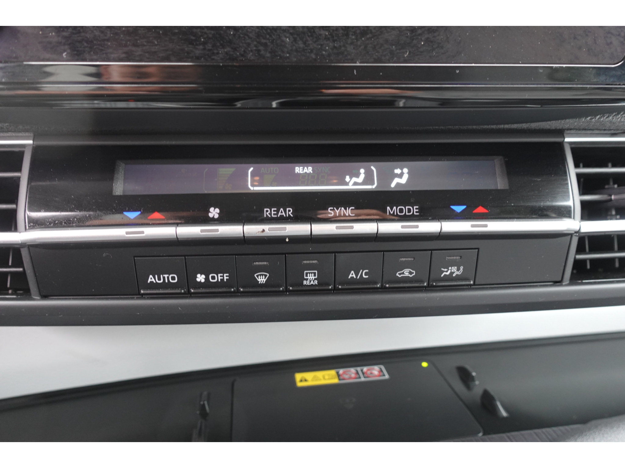 Certified 2025 Toyota Sienna LE FWD image 18