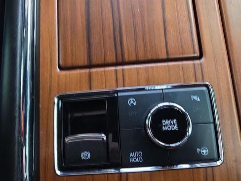 Used 2019 Lincoln Navigator Reserve image 11