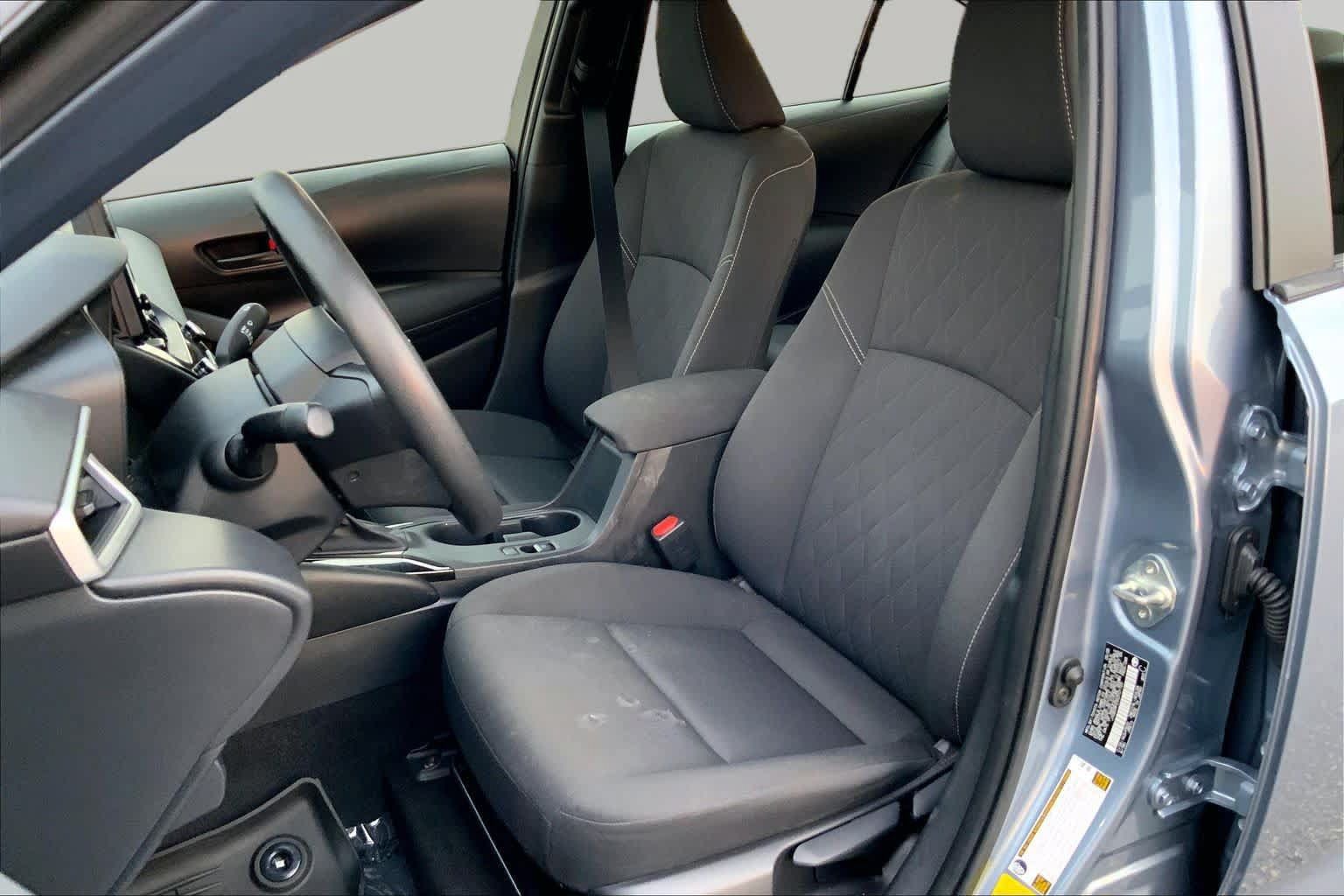 Used 2025 Toyota Corolla LE FWD image 8