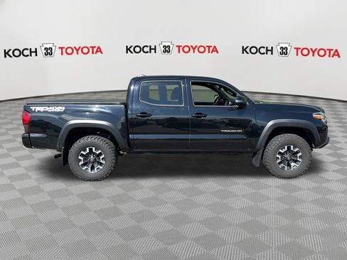 Used 2021 Toyota Tacoma TRD Off-Road w/ Technology Package AWD/4WD image 9