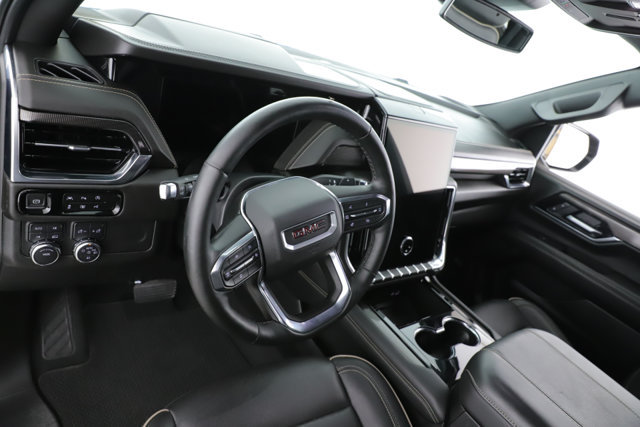 Used 2025 GMC Yukon Elevation w/ LPO, Elevation Black Package AWD/4WD image 17
