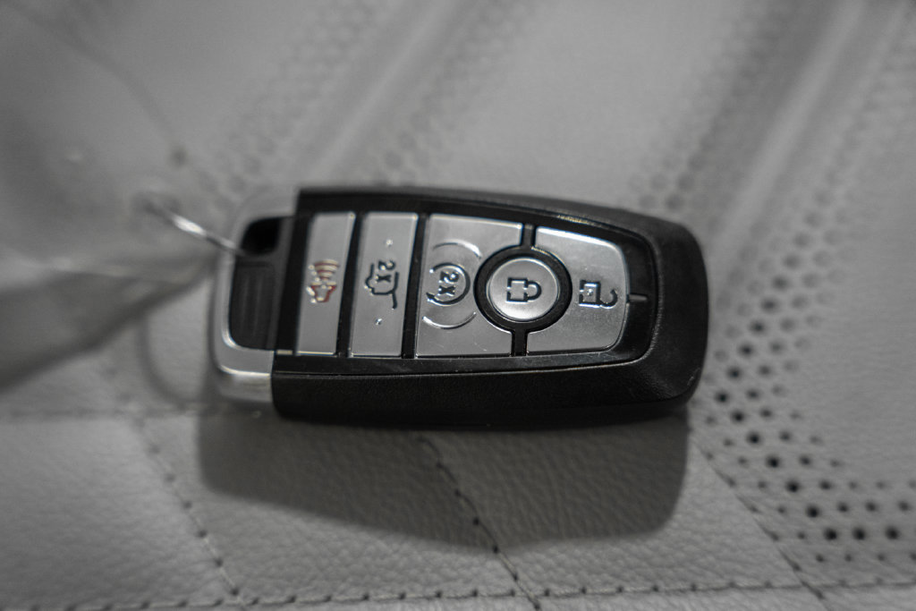 Used 2024 Ford Escape SE w/ PHEV Premium Package FWD image 34