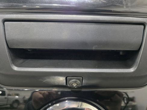 Used 2019 Nissan Titan S image 28