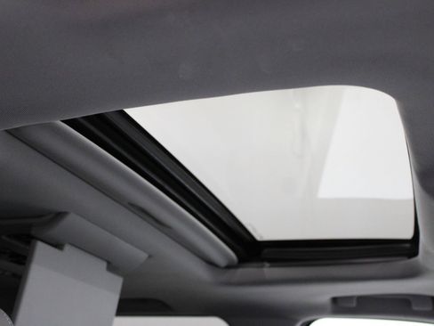 Used 2017 Chevrolet Suburban LT image 15