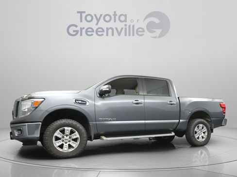 Used 2017 Nissan Titan SV AWD/4WD image 4