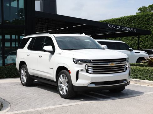 Used 2024 Chevrolet Tahoe High Country RWD image 2