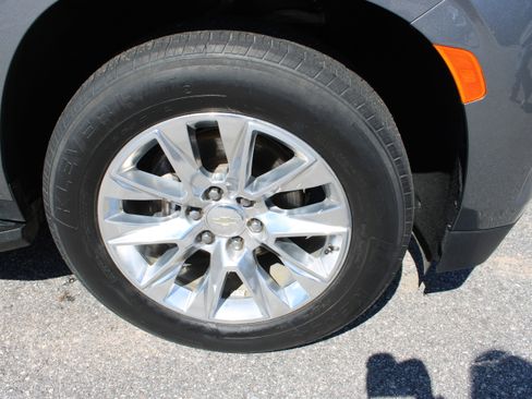 Used 2021 Chevrolet Suburban Premier w/ Premium Package image 12