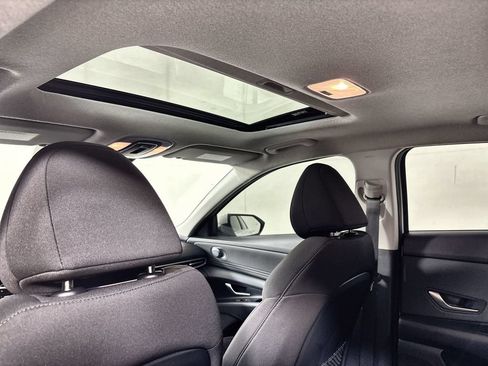 Certified 2025 Hyundai Elantra SEL FWD image 16