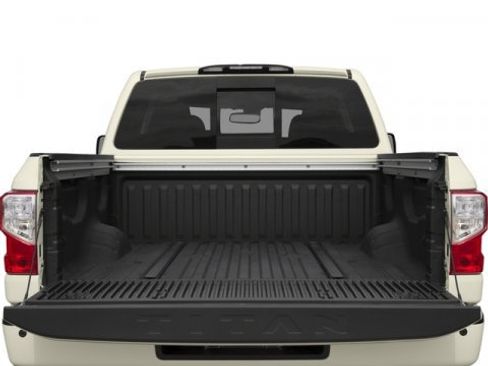 Used 2017 Nissan Titan PRO-4X w/ Pro-4x Convenience Package image 15