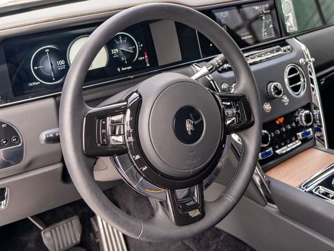 Used 2025 Rolls-Royce Cullinan image 27