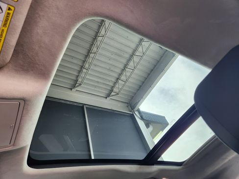 Used 2019 Jaguar F-PACE Premium image 17