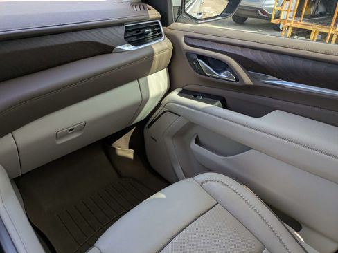 Used 2022 GMC Yukon XL Denali RWD image 15