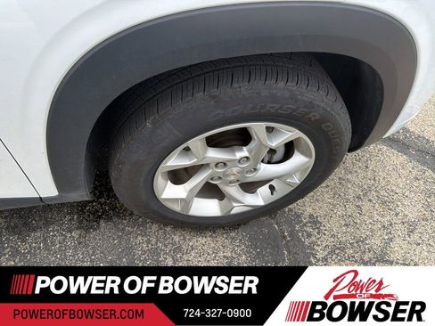 Certified 2024 Chevrolet Trax LS w/ LS Convenience Package FWD image 5