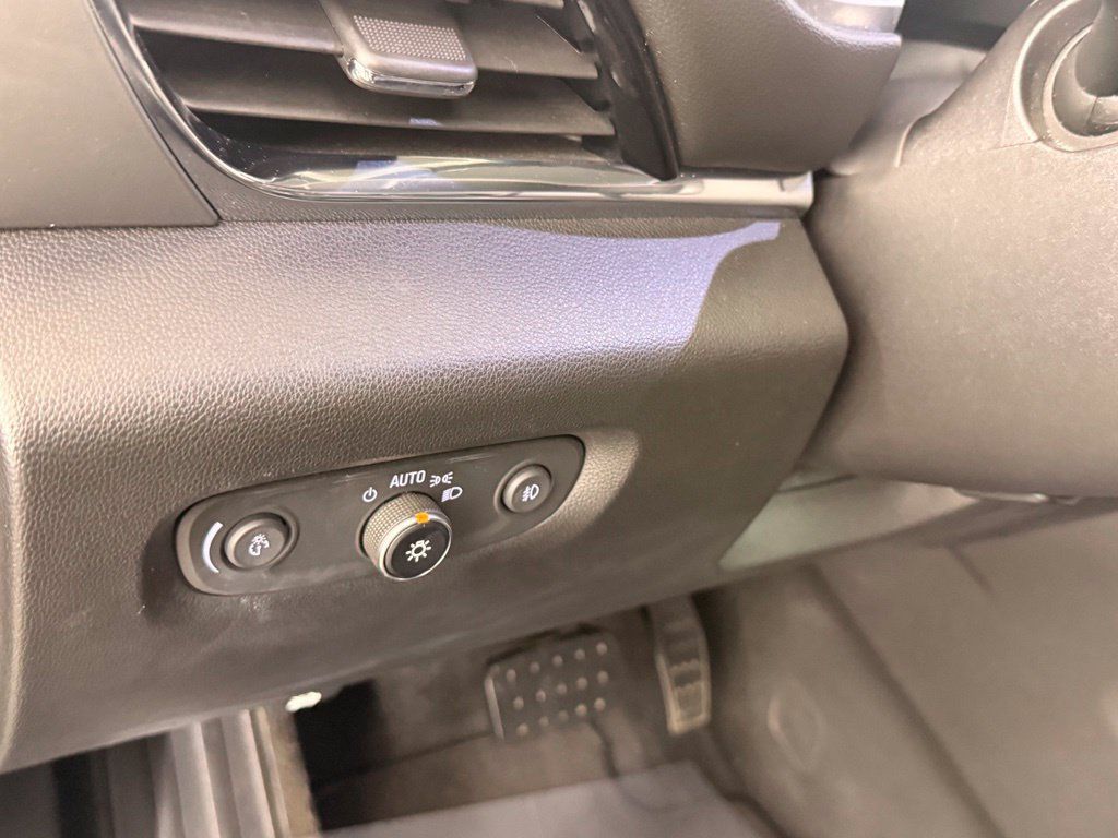 Used 2019 Chevrolet Traverse RS w/ LPO, Floor Liner Package FWD image 28