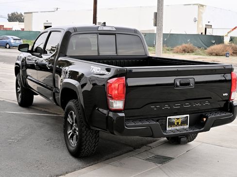 Used 2016 Toyota Tacoma TRD Sport image 4