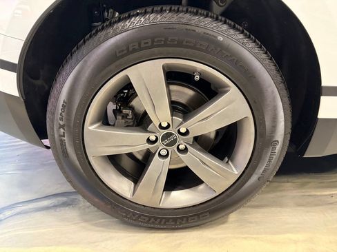 Used 2018 Land Rover Range Rover Velar S AWD/4WD image 27