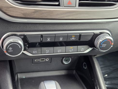 Used 2024 Nissan Altima 2.5 SV image 19