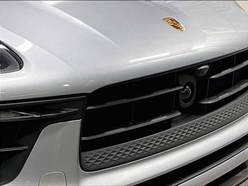 New 2026 Porsche Macan image 32