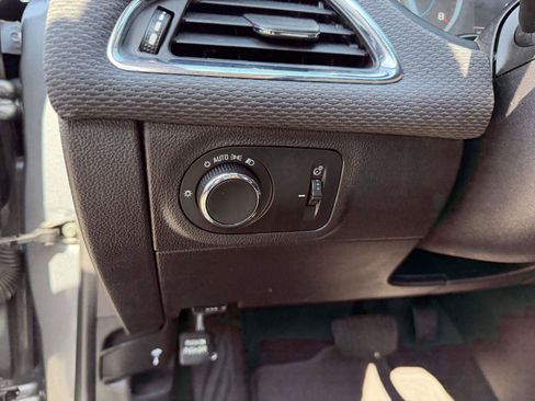 Used 2018 Chevrolet Cruze LT w/ Convenience Package FWD image 18