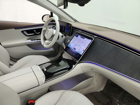 Certified 2023 Mercedes-Benz EQE 500 4MATIC Sedan image 18