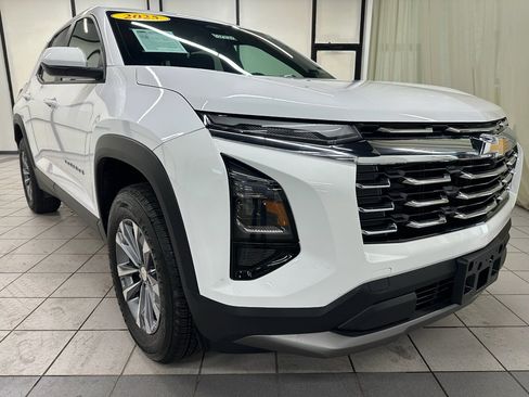 Certified 2025 Chevrolet Equinox LT FWD image 2