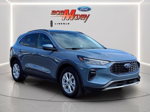 Used 2023 Ford Escape Active w/ Tech Pack #2 AWD/4WD image 3