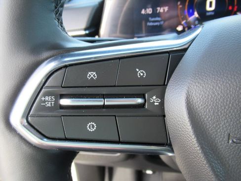 Used 2025 Chevrolet Suburban Premier image 26