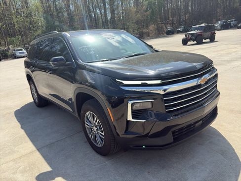Used 2026 Chevrolet Traverse LT w/ Driver Confidence Package image 1