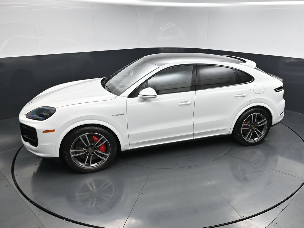 Used 2024 Porsche Cayenne Turbo AWD/4WD image 16