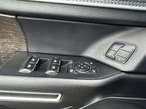 Used 2019 Ford Expedition Limited w/ Equipment Group 301A AWD/4WD image 16