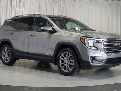 Used 2024 GMC Terrain SLT w/ Infotainment Package II AWD/4WD image 3