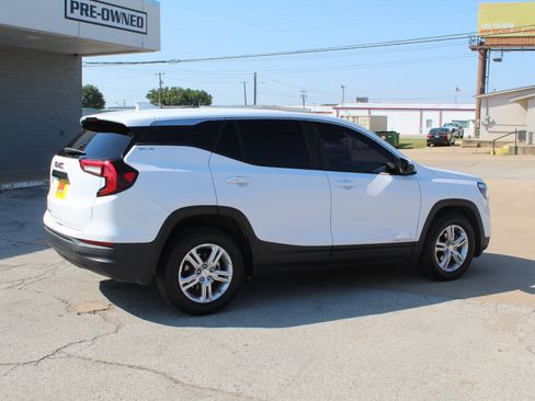 Used 2022 GMC Terrain SLE FWD image 4