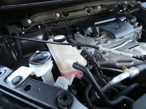 Used 2015 Toyota RAV4 LE image 73