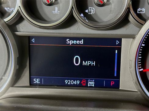 Used 2021 Chevrolet Silverado 1500 LT Trail Boss w/ Convenience Package II AWD/4WD image 2
