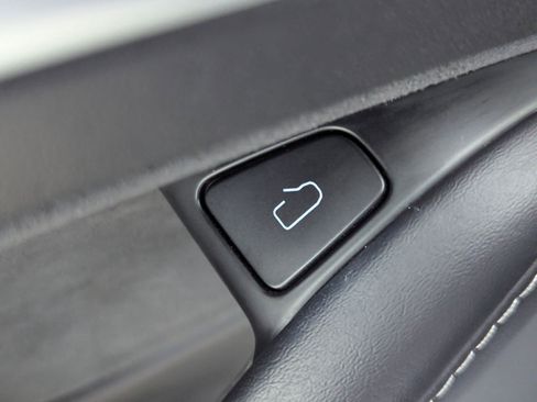 Used 2022 Tesla Model 3 Long Range image 18