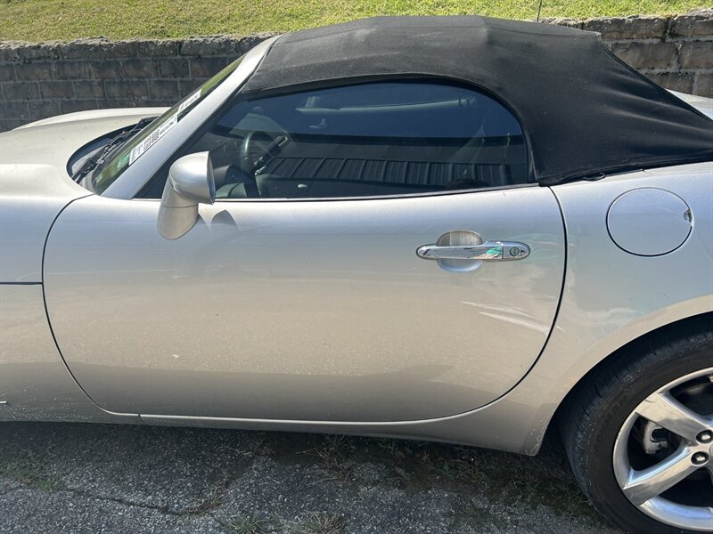 Used 2008 Pontiac Solstice Convertible w/ Premium Package RWD image 17