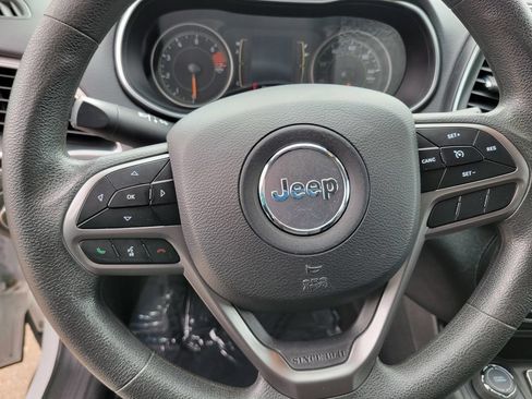 Used 2021 Jeep Cherokee Latitude AWD/4WD image 18