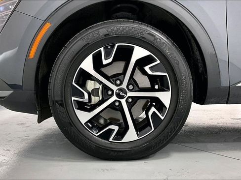Used 2024 Kia Sportage EX image 11