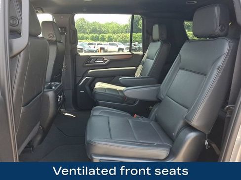 Used 2025 GMC Yukon XL Denali AWD/4WD image 17