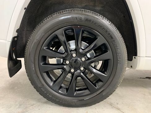 Used 2019 Jeep Grand Cherokee Altitude AWD/4WD image 27