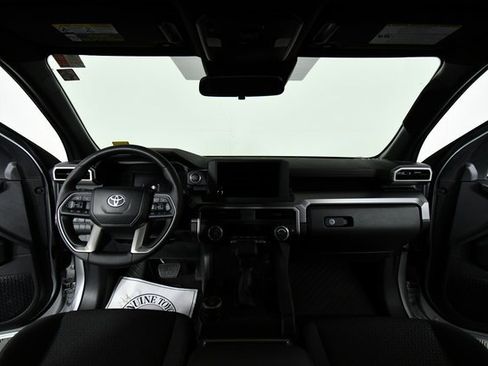 Used 2025 Toyota 4Runner 4WD image 18