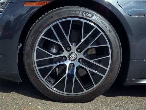 Used 2021 Porsche Taycan image 9