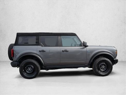 Used 2022 Ford Bronco Black Diamond image 4