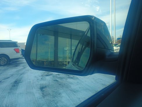 Used 2023 GMC Acadia SLT w/ Elevation Edition image 25