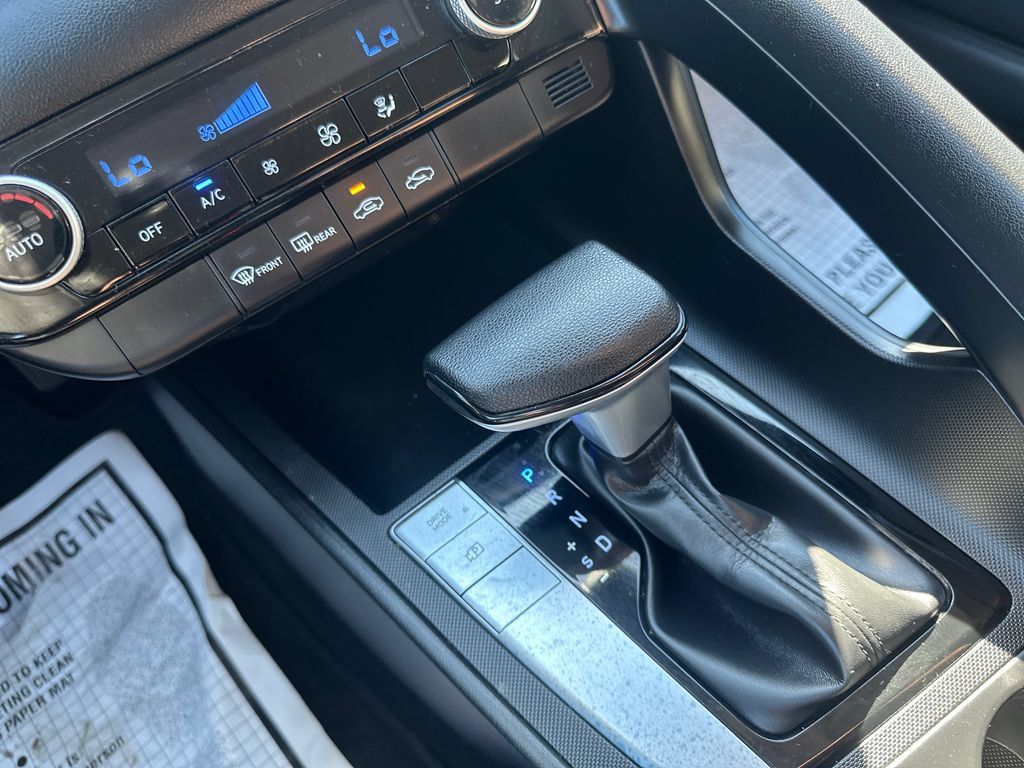 Used 2022 Hyundai Elantra SEL FWD image 32